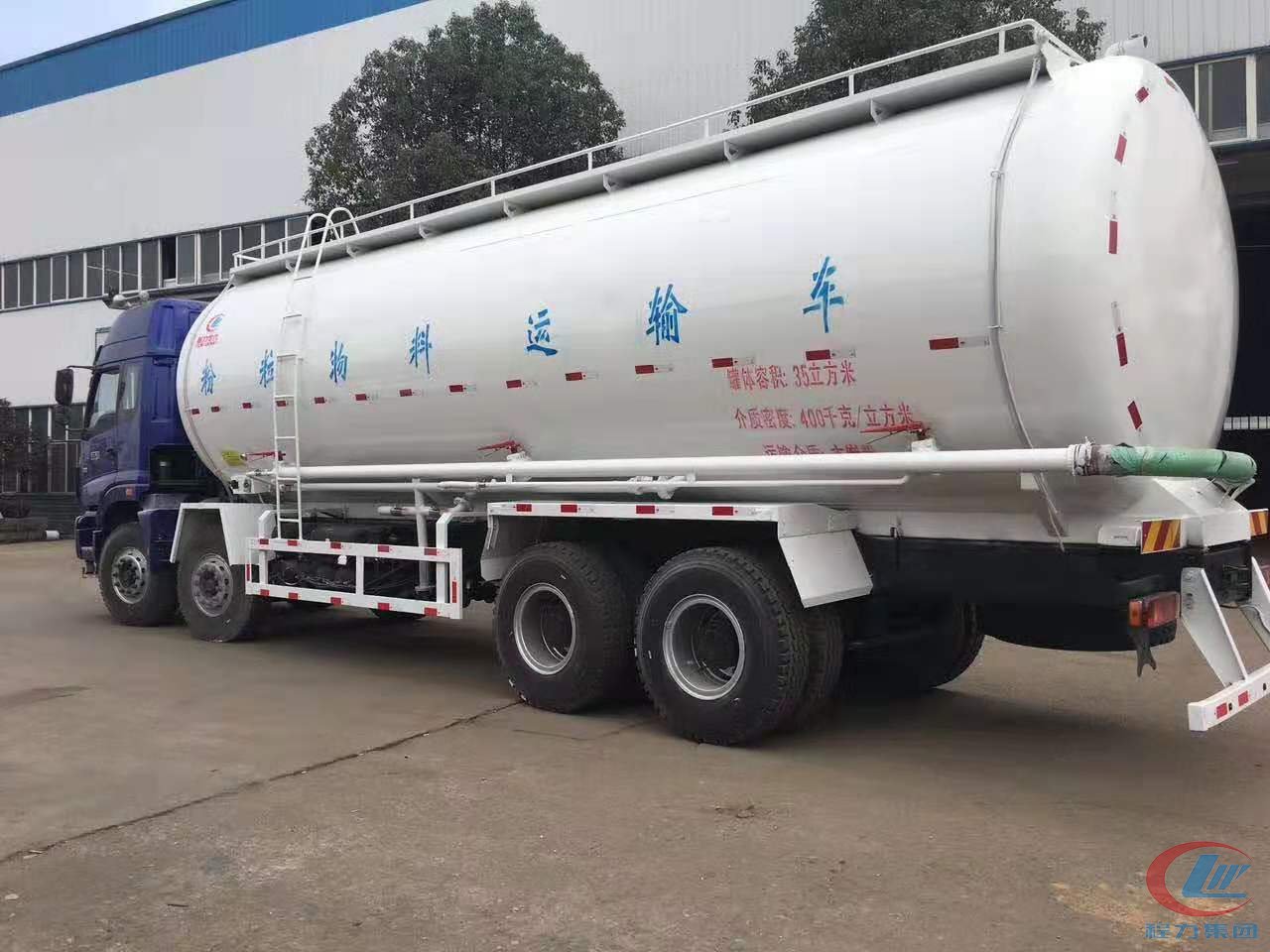 DG视讯福田欧曼前四后八35方粉粒物料运输车